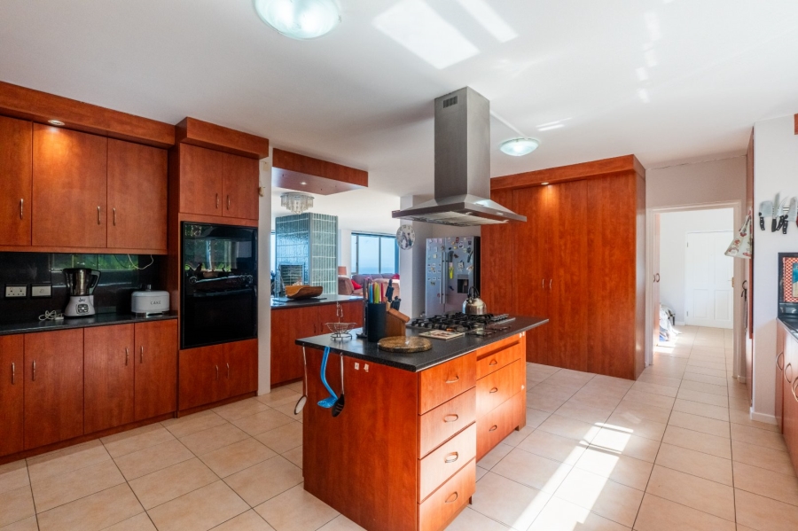 7 Bedroom Property for Sale in Outeniqua Strand Western Cape